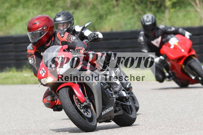 Archiv-2025/10 23.04.2025 Cornu Master School ADR/rot-rouge/42